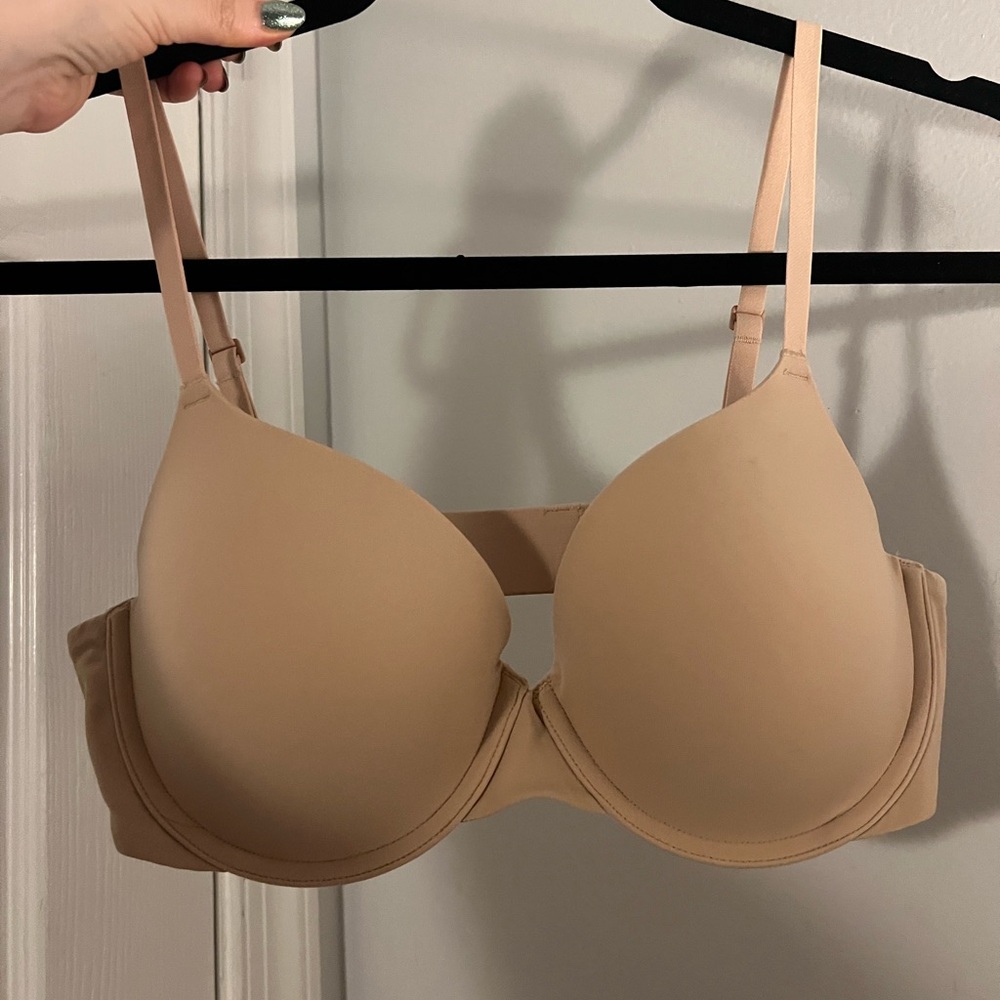 SKIMS Fits Everybody T-Shirt Bra - Picture 4 of 5